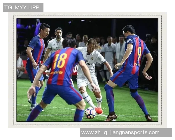 四大足球球星的精彩瞬间与传奇历程解析